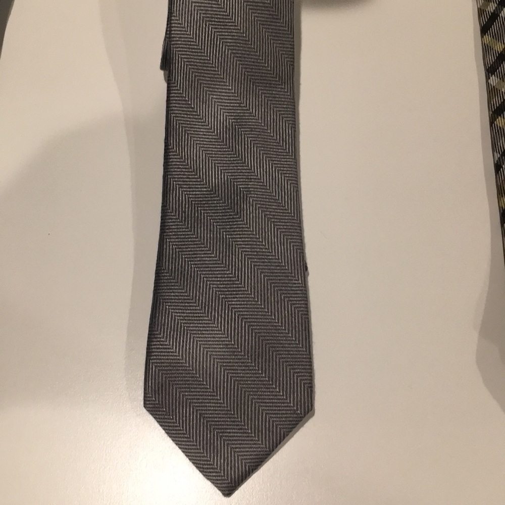 5/$25 Penguin grey patterned Med width tie